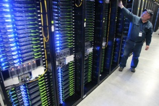 Sử dụng Facebook, mọi tin nhắn và cuộc gọi có thể bị đánh cắp để kinh doanh