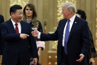 Tổng thống Mỹ Donald Trump thông qua kế hoạch đánh thuế trừng phạt đối với Trung Quốc