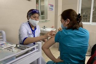 Một số phản ứng sau tiêm vắc xin AstraZeneca: Nằm trong giới hạn khuyến cáo của nhà sản xuất và WHO 