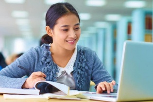 Sinh viên đại học được bảo vệ tốt nghiệp trực tuyến