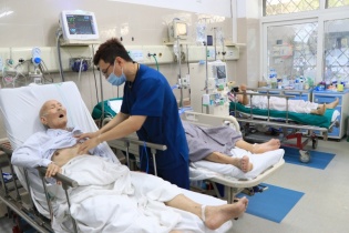 Bệnh nhân hưởng lợi từ sự "thay máu" tại Bệnh viện Bạch Mai?