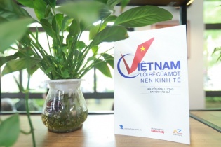 Nguyên trưởng đoàn đàm phán BTA ra sách "Việt Nam, lối rẽ của một nền kinh tế"