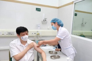 Bộ trưởng Bộ Y tế Nguyễn Thanh Long: Quy trình tiêm vắc-xin phòng Covid-19 được triển khai ở cấp độ an toàn cao nhất