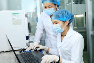 Trải lòng của những người ở lại giữa tâm dịch