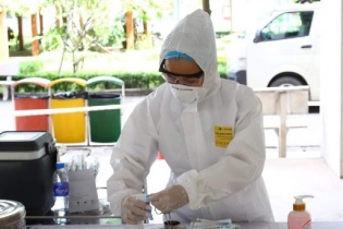 Việt Nam tận dụng mọi nguồn lực để mua vắc-xin Covid-19