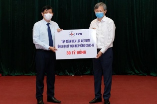 Tiếp nhận 185 tỷ đồng ủng hộ Quỹ vắc-xin phòng chống Covid-19