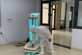 Robot khử khuẩn Phenikaa-X lên đường hỗ trợ phòng, chống Covid-19 tại Bắc Giang