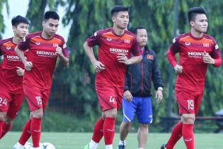 Bộ Y tế yêu cầu người dân không tụ tập xem bóng đá khi dịch Covid-19 đang căng thẳng