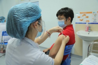 Cần chuẩn bị gì trước và làm gì sau tiêm vắc-xin Covid-19?