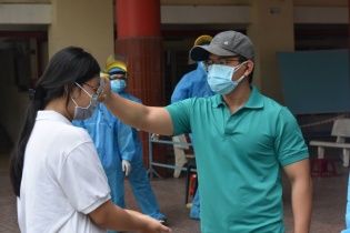 TP.HCM tăng nhanh ca mắc Covid-19, quá tải tiêm vắc-xin