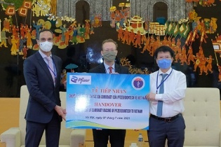 Hơn 97.000 liều vắc xin phòng Covid-19 đầu tiên của Pfizer/BioNtech đã về Việt Nam