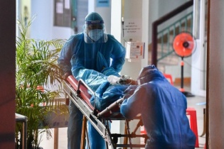 Bác thông tin Covid-19 là một loại vi khuẩn nhiễm phóng xạ gây ra đông máu