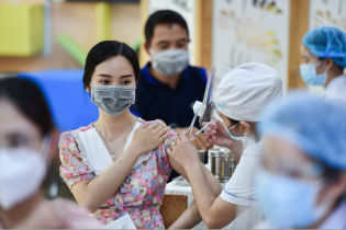 Tin mới nhất về dịch Covid-19 ngày 18/8: Hà Nội bác tin 10 trẻ em là F0; Ca F0 TP.HCM tăng đột biến