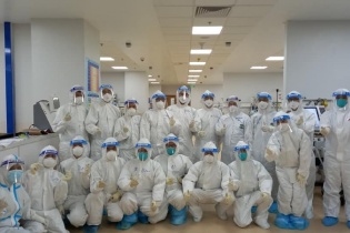 Bộ Y tế: Cần giảm áp lực cho đội ngũ y bác sĩ chống dịch