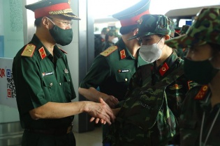 Tin mới về dịch Covid-19 ngày 22/9: Cán bộ quân y Nam tiến chống dịch; Long An áp dụng "thẻ xanh Covid"