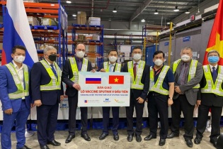 Việt Nam tiếp nhận lô vắc-xin Sputnik V đầu tiên