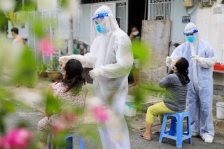 Tin mới về dịch Covid-19 ngày 16/10: Xử nghiêm sai phạm thu phí xét nghiệm