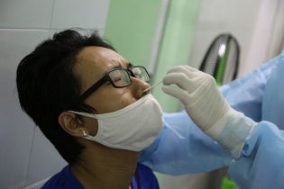 Tin mới về dịch Covid-19 ngày 26/10: Nhiều ổ dịch có nguy cơ lan rộng; Hà Nội ngăn dịch lây lan