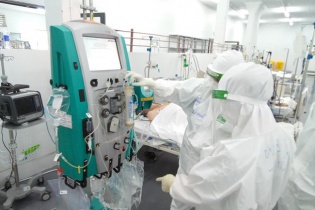 Vẫn có tỷ lệ F0 diễn biến nặng dù tiêm đủ hai mũi vắc-xin