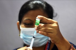 Tin mới về Covid-19 ngày 18/12: Cấp phép khẩn cấp vắc-xin Covovax