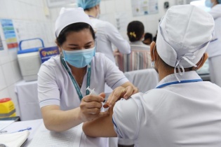 2 trường hợp cần trì hoãn tiêm vắc-xin Covid-19