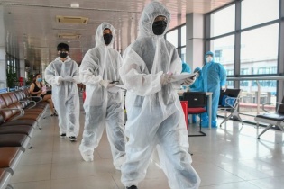 Tin mới về dịch Covid-19 ngày 28/12: Cách ly tập trung với người nhập cảnh từ nước có biến thể Omicron