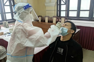 Tin mới về Covid-19 ngày 31/1: Không đưa ra yêu cầu chống dịch trái quy định