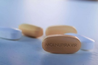 Tin mới về Covid-19 ngày 14/2: Công bố danh mục thuốc điều trị ngoại trú