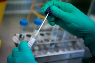 Công bố mức giá test nhanh, PCR mới tại các cơ sở y tế