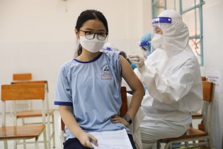 Tin mới về Covid-19 ngày 8/4: 7 triệu liều vắc-xin cho trẻ em sắp về Việt Nam; Thúc đẩy tiêm mũi vắc-xin tăng cường
