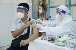Tin mới về Covid-19 ngày 18/4: Đẩy nhanh việc cung ứng vắc-xin cho trẻ
