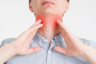 Tăng gấp 3 lần nguy cơ ung thư thanh quản nếu uống rượu và hút thuốc lá