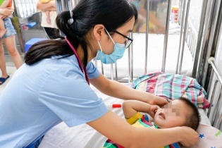 Ba dấu hiệu cảnh báo chuyển nặng của bệnh tay chân miệng