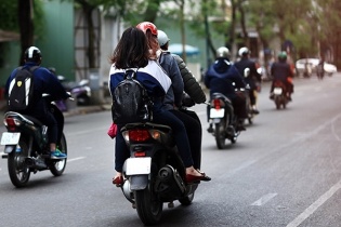 Nguy hiểm việc trẻ vị thành niên tự ý điều khiển xe gắn máy
