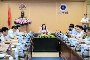 Quyền Bộ trưởng Bộ Y tế: Tuyệt đối không mất cảnh giác, chủ quan trong phòng, chống dịch