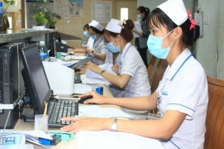 Tin mới về y tế ngày 14/8: Đề xuất nâng phụ cấp cho y, bác sĩ cơ sở