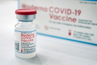 Tin mới về y tế ngày 25/8: Sắp có vắc-xin Moderna để tiêm trả mũi 2 cho trẻ; kêu gọi người dân tiêm vắc-xin Covid-19