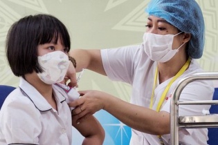 Ngăn dịch bệnh bùng phát khi học sinh tựu trường