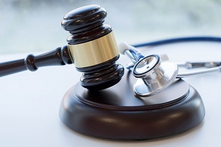 Hoàn thiện và tăng cường công tác pháp chế trong ngành y tế