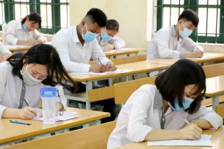 Bộ Giáo dục và Đào tạo sẽ tạo điều kiện cho thí sinh tiếp tục hoàn thành lệ phí xét tuyển đại học