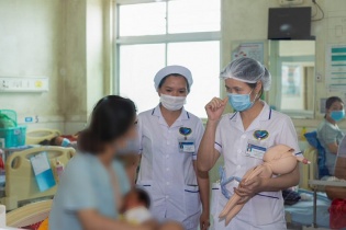 Tin mới về y tế ngày 8/10: Hợp tác thúc đẩy việc nuôi con bằng sữa mẹ; Đề xuất bổ sung thêm chức danh trợ lý điều dưỡng