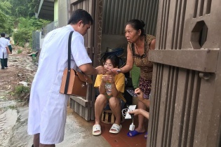 Tin mới về y tế ngày 13/10: Các tỉnh miền Trung chủ động công tác y tế đối phó mưa lũ; Chưa ghi nhận biến thể BA.5.1.7 của Omicron tại nước ta