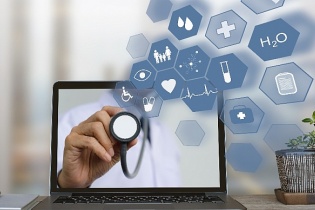 Tin mới về y tế ngày 24/10: Tiếp cận xu hướng chăm sóc y tế từ xa hiện đại; Gia hạn đăng ký lưu hành thêm 55 loại thuốc, nguyên liệu