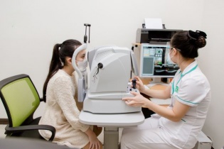 Tin mới về y tế ngày 25/10: Triển khai giáo dục kiến thức về bệnh glôcôm; 1,2 triệu liều vắc-xin Pfizer cho trẻ em đã về Việt Nam