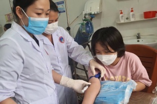 Dịch cúm hoành hành khiến hàng nghìn trẻ trong một huyện phải nhập viện
