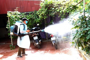Tin mới về y tế ngày 16/11: Sốt xuất huyết vượt mốc hơn 300.000 ca; Hà Nội hối thúc tiến độ tiêm hết số vắc-xin Covid-19 