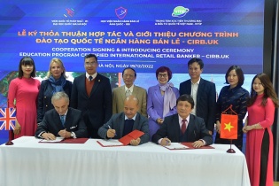 Ký kết thỏa thuận hợp tác và giới thiệu chương trình đào tạo quốc tế về ngân hàng bán lẻ