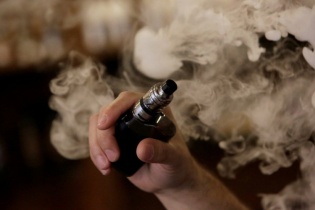 Ẩn danh dưới nhiều hình thức tiếp thị, thuốc lá điện tử tung hỏa mù giới trẻ  