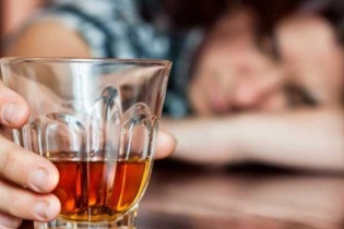Rước hoạ vào thân từ rượu tự ngâm