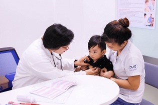 Tin mới về y tế ngày 31/3: Hướng dẫn khám sàng lọc trước tiêm chủng với trẻ em; Cảnh báo về lô thuốc Cephalexin 500 giả
